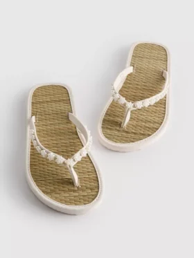 Flip-Flops im Seegras-Look
