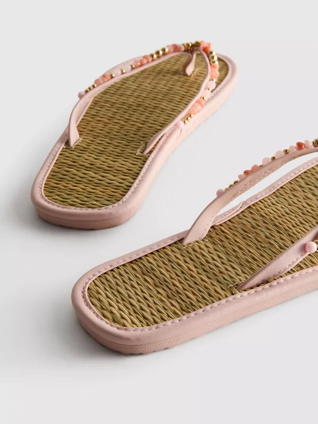 Flip-Flops im Seegras-Look