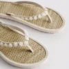 Flip-Flops im Seegras-Look