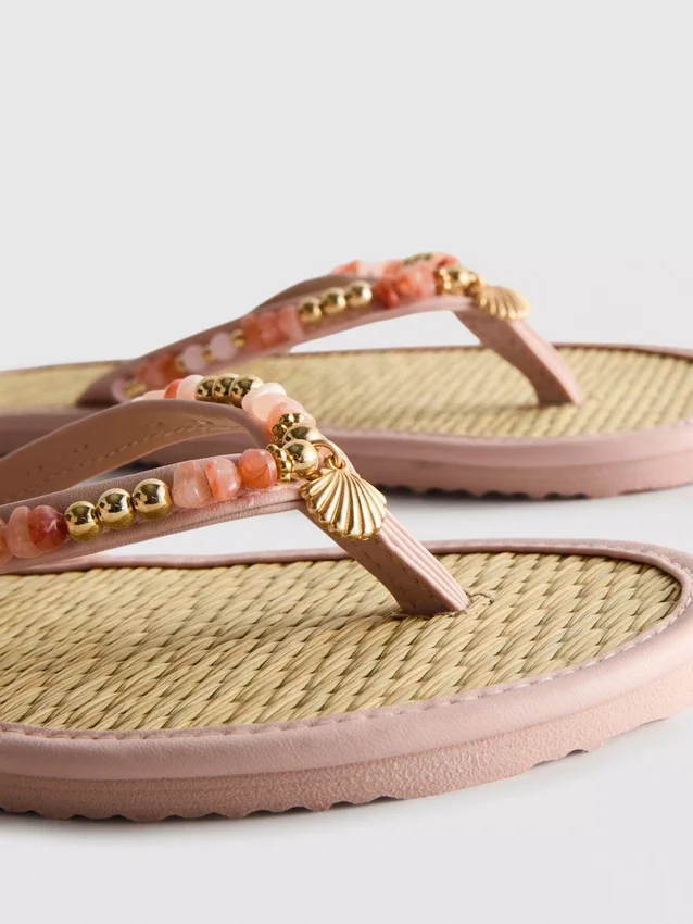 Flip-Flops im Seegras-Look