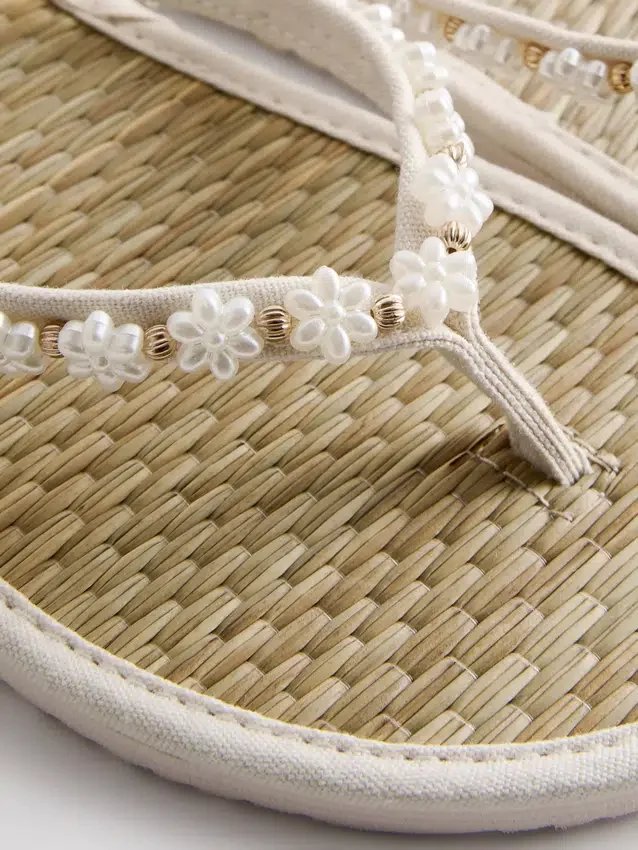 Flip-Flops im Seegras-Look
