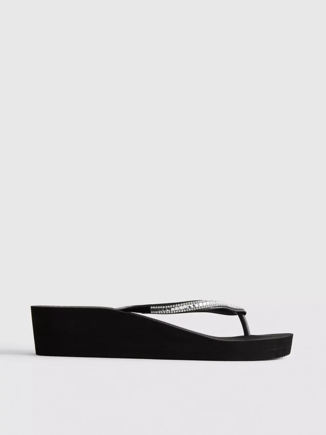 Flip-Flops mit Keilabsatz und Strasssteinen