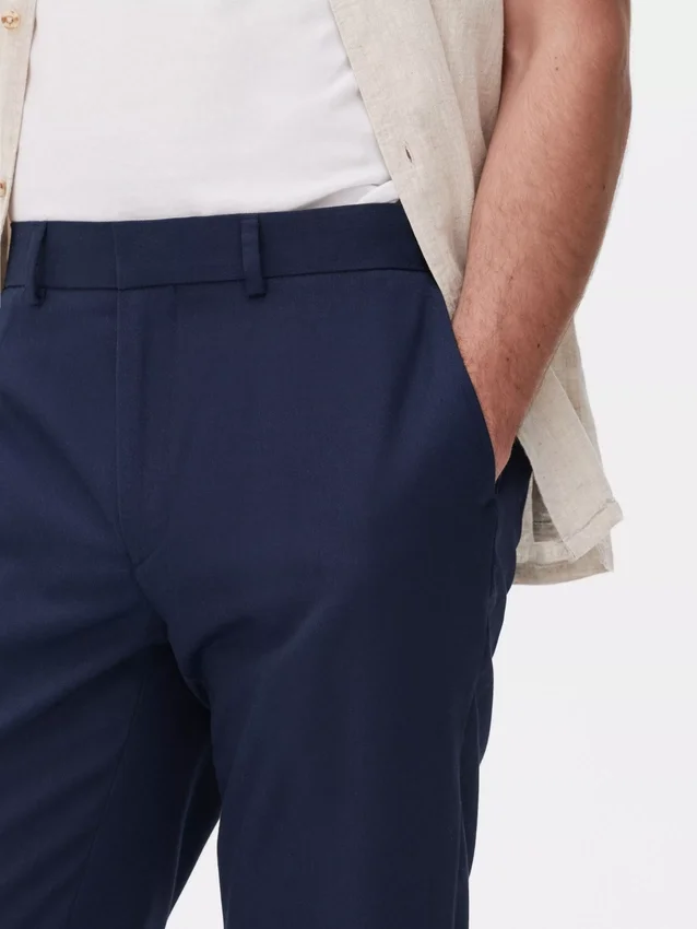 Formelle Twill-Hose in Slim-Fit-Passform