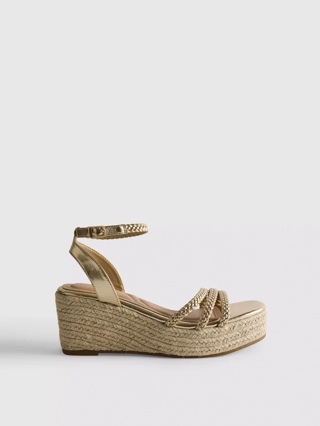 Geflochtene Keilabsatz-Sandalen