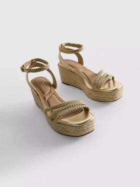 Geflochtene Keilabsatz-Sandalen