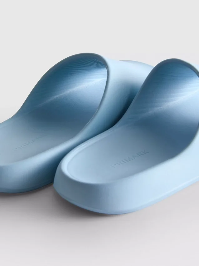 Geformte Pool-Slides