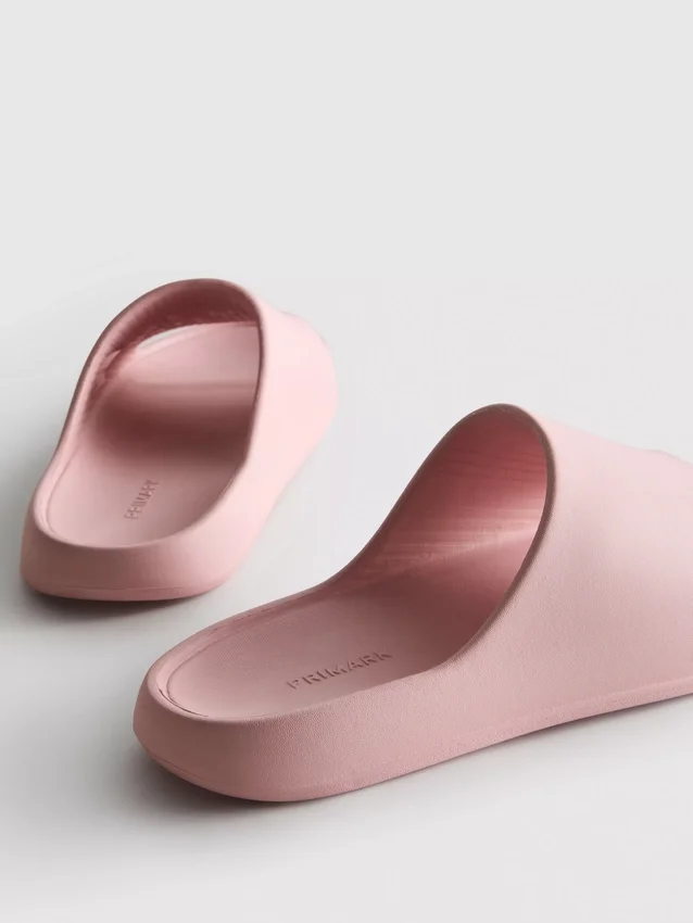 Geformte Pool-Slides