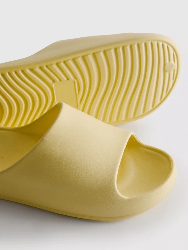 Geformte Pool-Slides