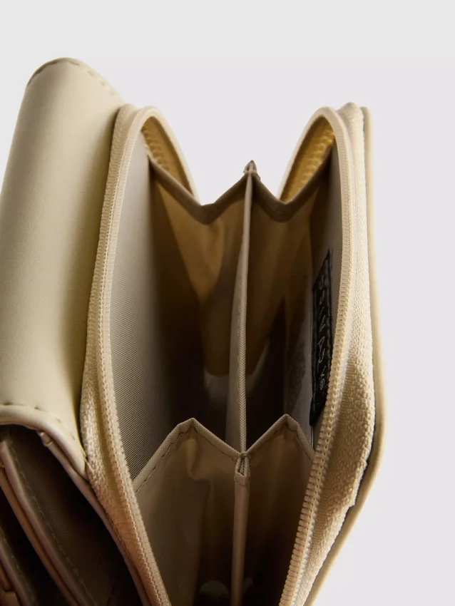 Geldbörse mit Reissverschluss und Metallic-Details