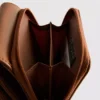 Geldbörse mit Reissverschluss und Metallic-Details