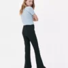 Gerippte, ausgestellt geschnittene Hose