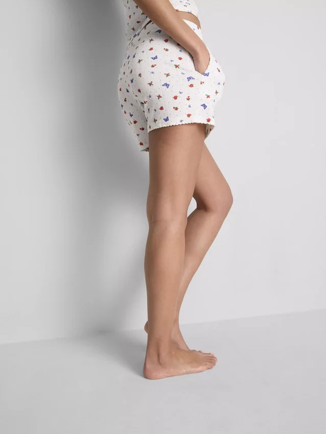 Gerippte Schlafanzug-Shorts mit Schmetterlingsmotiv