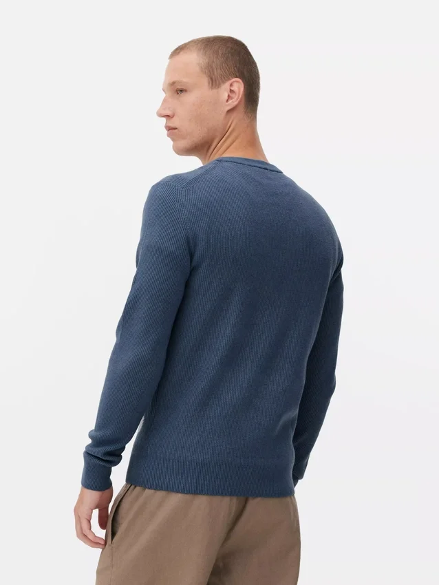 Gerippter Pulli mit Rundhalsausschnitt
