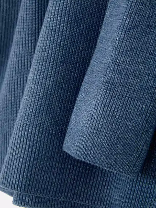 Gerippter Pulli mit Rundhalsausschnitt