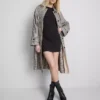 Geripptes, figurbetontes Mini-T-Shirt-Kleid