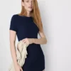 Geripptes, figurbetontes Mini-T-Shirt-Kleid