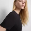 Geripptes, figurbetontes Mini-T-Shirt-Kleid
