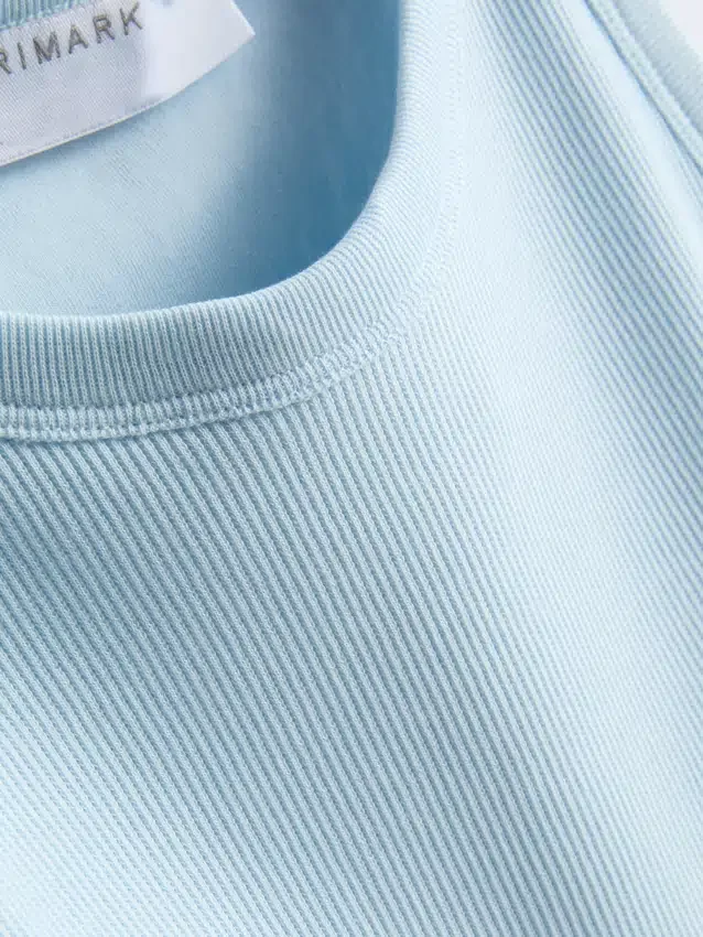 Geripptes Tanktop mit integriertem BH