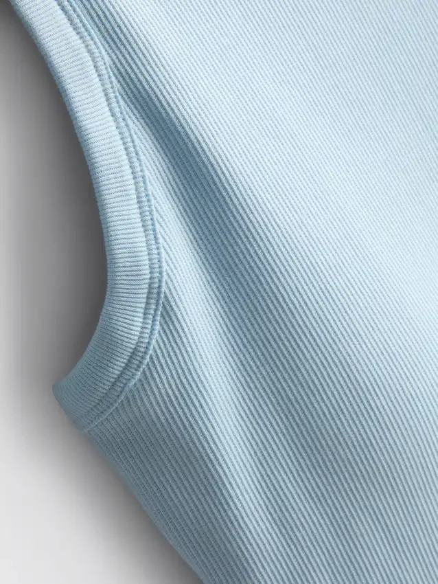 Geripptes Tanktop mit integriertem BH