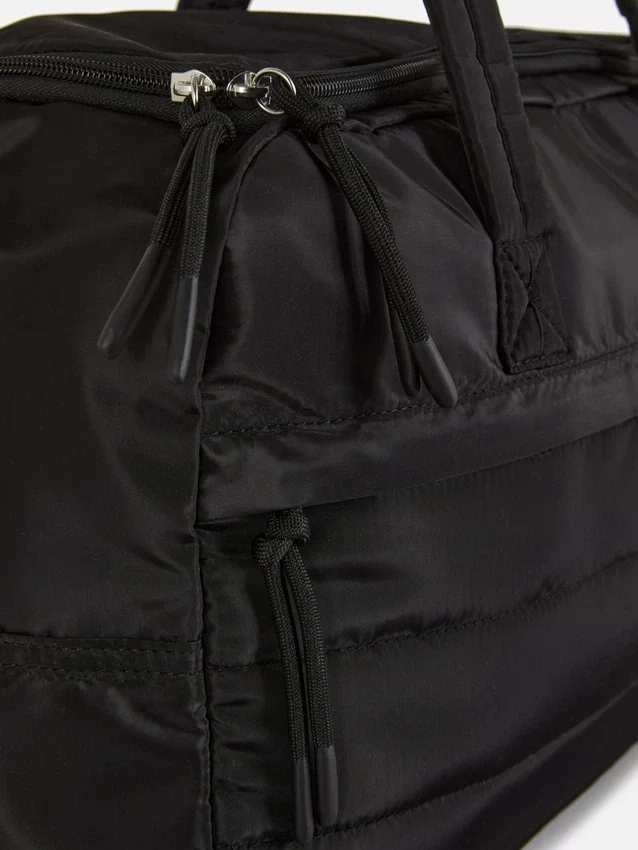 Gesteppte Tasche für unter den Sitz