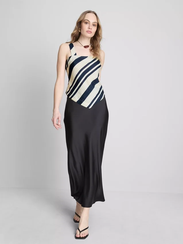 Gestreifte Bluse mit spitz zulaufendem Saum