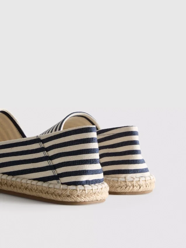 Gestreifte Espadrilles zum Hineinschlüpfen