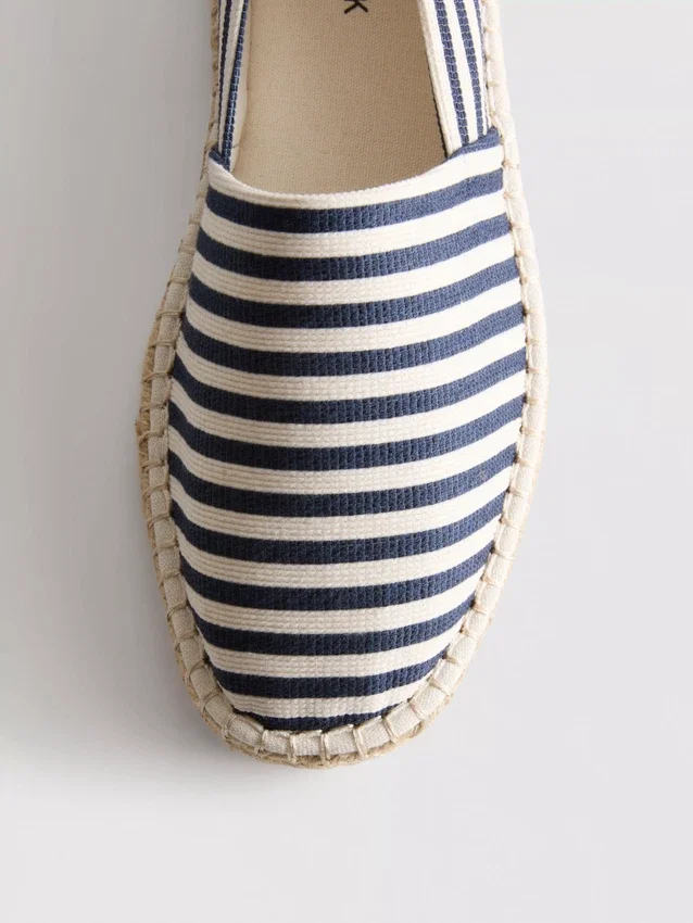 Gestreifte Espadrilles zum Hineinschlüpfen