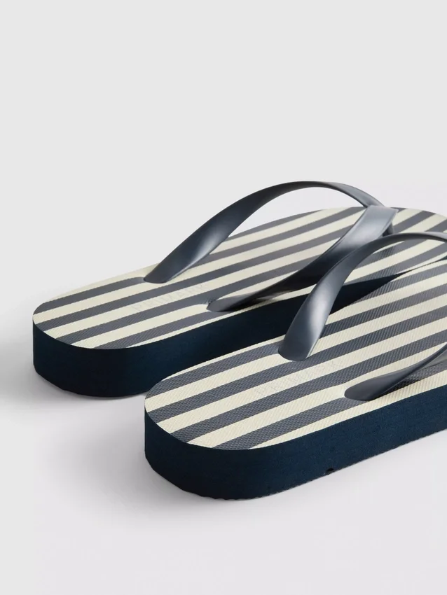 Gestreifte Flatform-Flip-Flops