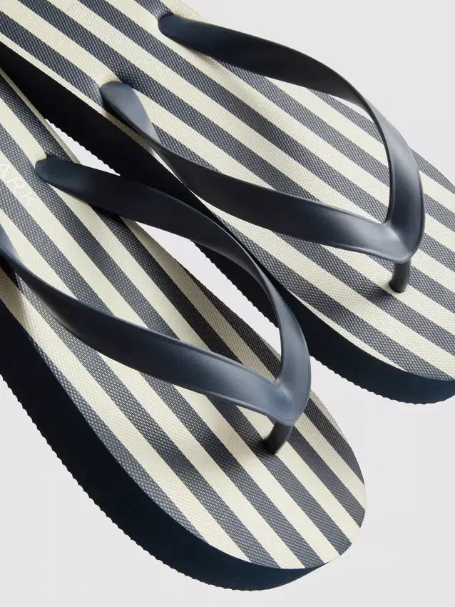 Gestreifte Flatform-Flip-Flops