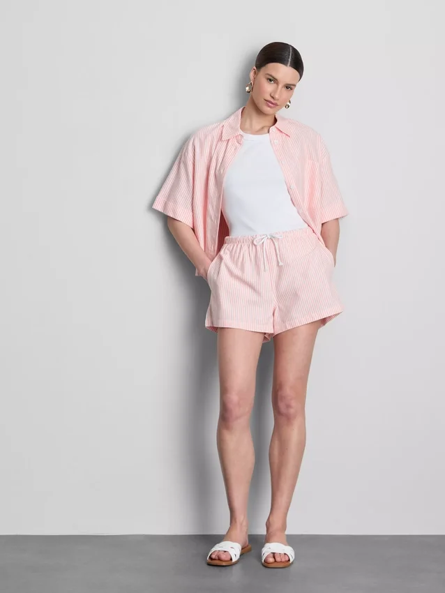 Gestreifte Oxford-Shorts mit hoher Taille