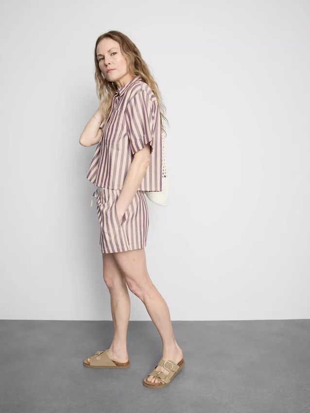 Gestreifte Oxford-Shorts mit hoher Taille