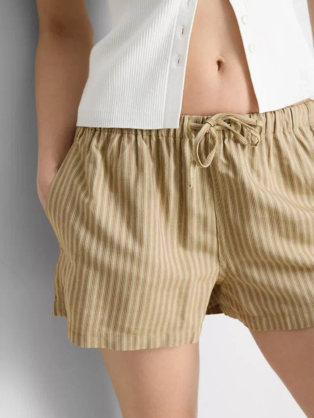 Gestreifte Oxford-Shorts mit hoher Taille