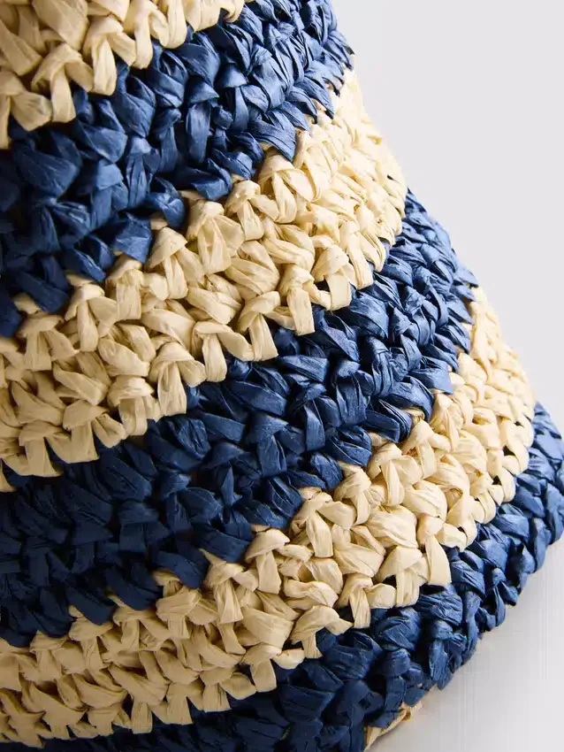 Gestreifte Raffia-Umhängetasche