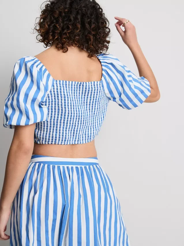 Gestreiftes Bardot-Top mit Puffärmeln