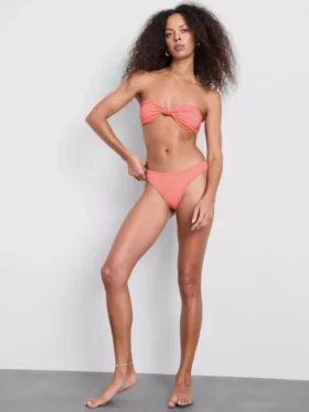 Gestreiftes brasilianisches Bikinihösli