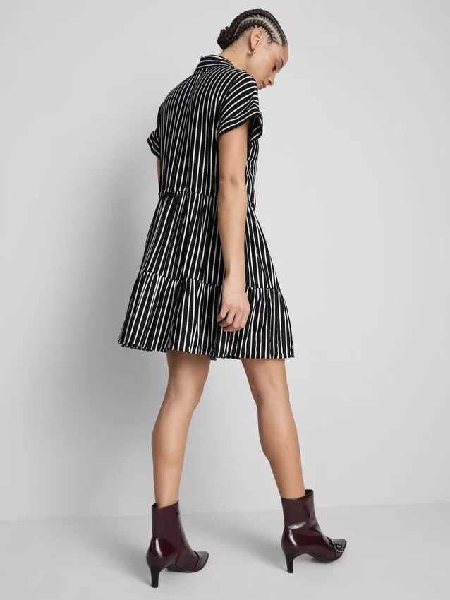 Gestreiftes Mini-Hemd-Kleid mit Stufenschnitt