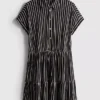 Gestreiftes Mini-Hemd-Kleid mit Stufenschnitt