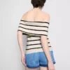 Gestrickter schulterfreier Pulli