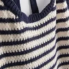 Gestricktes gestreiftes Neckholder-Kleid