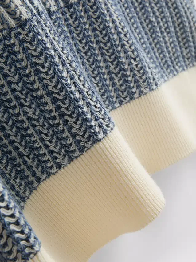 Gestricktes Polohemd mit strukturierten Streifen