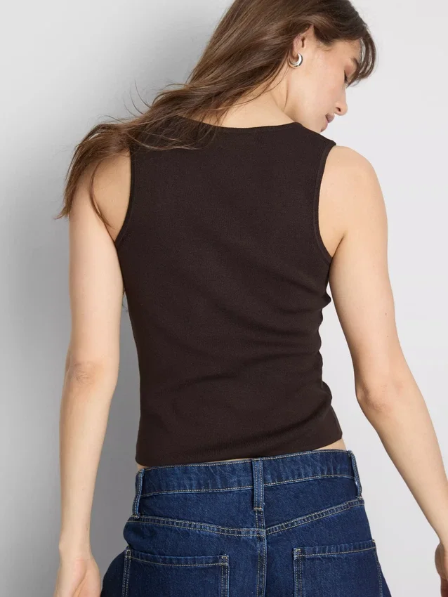 Gestricktes Tanktop mit quadratischem Ausschnitt