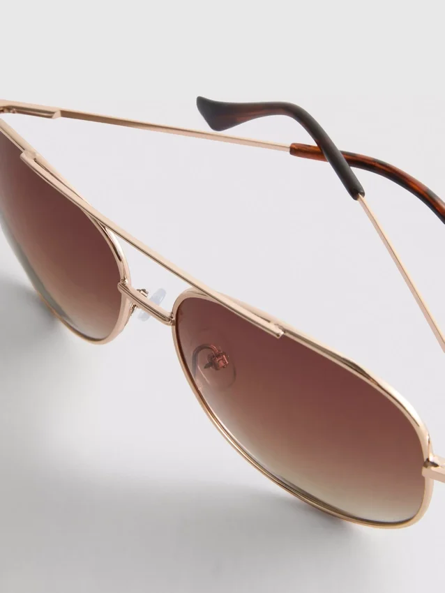Getönte Piloten-Sonnenbrille