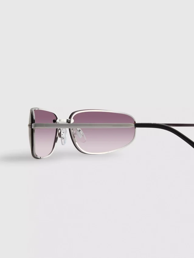 Getönte Wrap-Around-Sonnenbrille