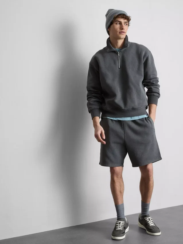 Gewaschene Shorts mit Gummizug
