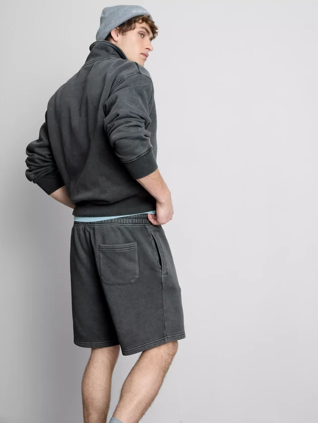 Gewaschene Shorts mit Gummizug