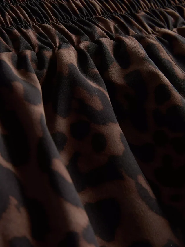 Gewebte Laufshorts mit Leopardenmuster