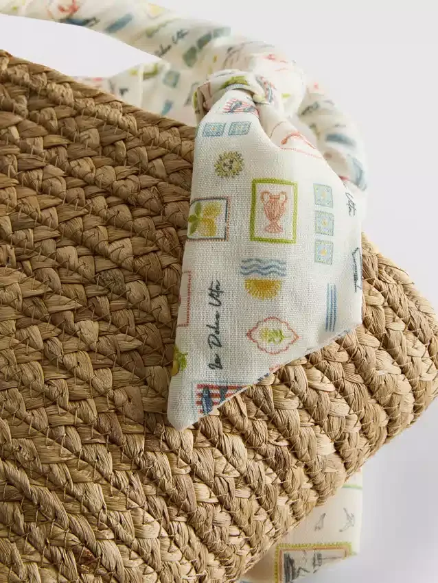 Gewebte Midi-Bucket-Tasche aus Stroh