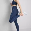 Glatte, stützende Active-Leggings mit Pipe-Detail