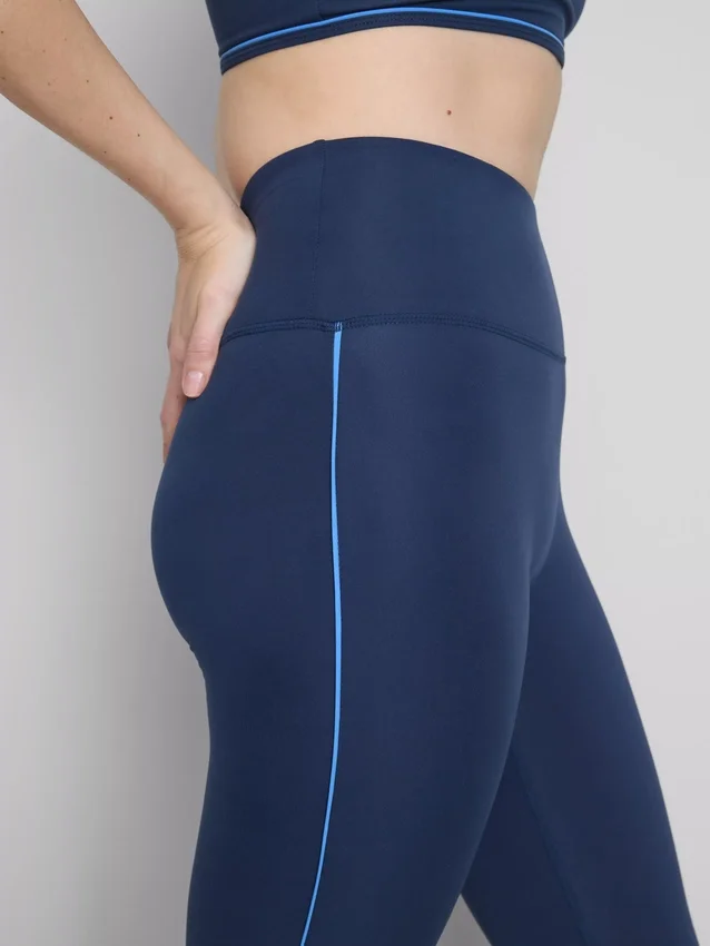 Glatte, stützende Active-Leggings mit Pipe-Detail