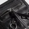 Handtasche mit Reissverschluss im Used-Look